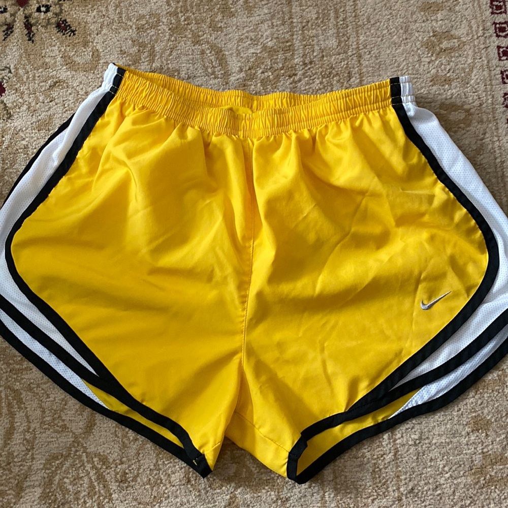 Women’s Nike DRI-FIT Tempo Running shorts Size M